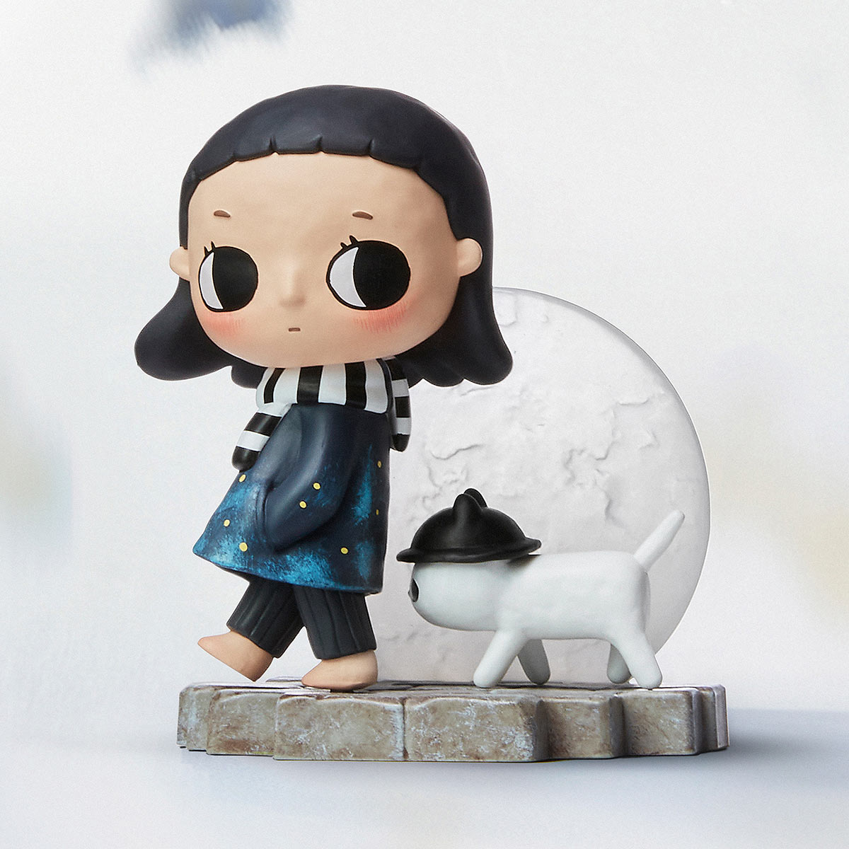 POP MART Nyota I Am The Seasons Cloud Watcher Blindbox Land